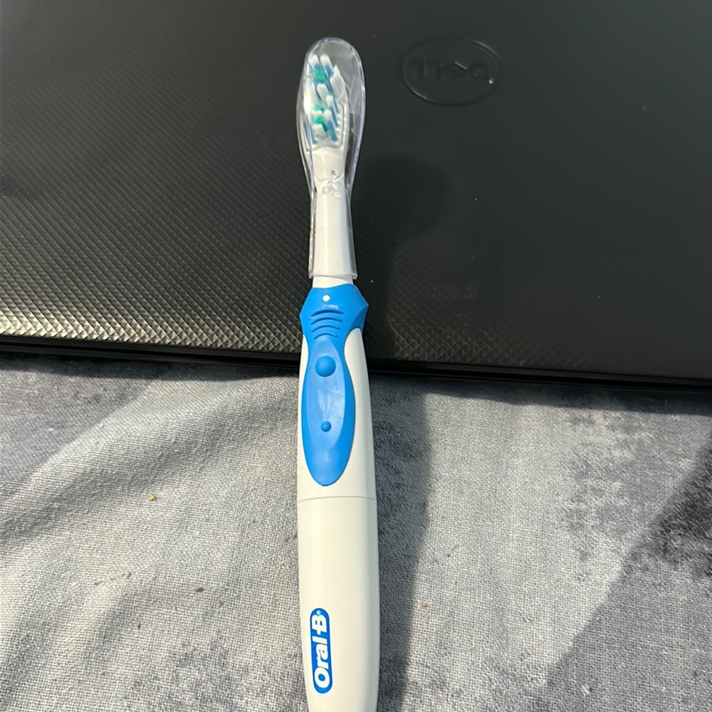 NEW Electric Toothbrush Oral b Never used
